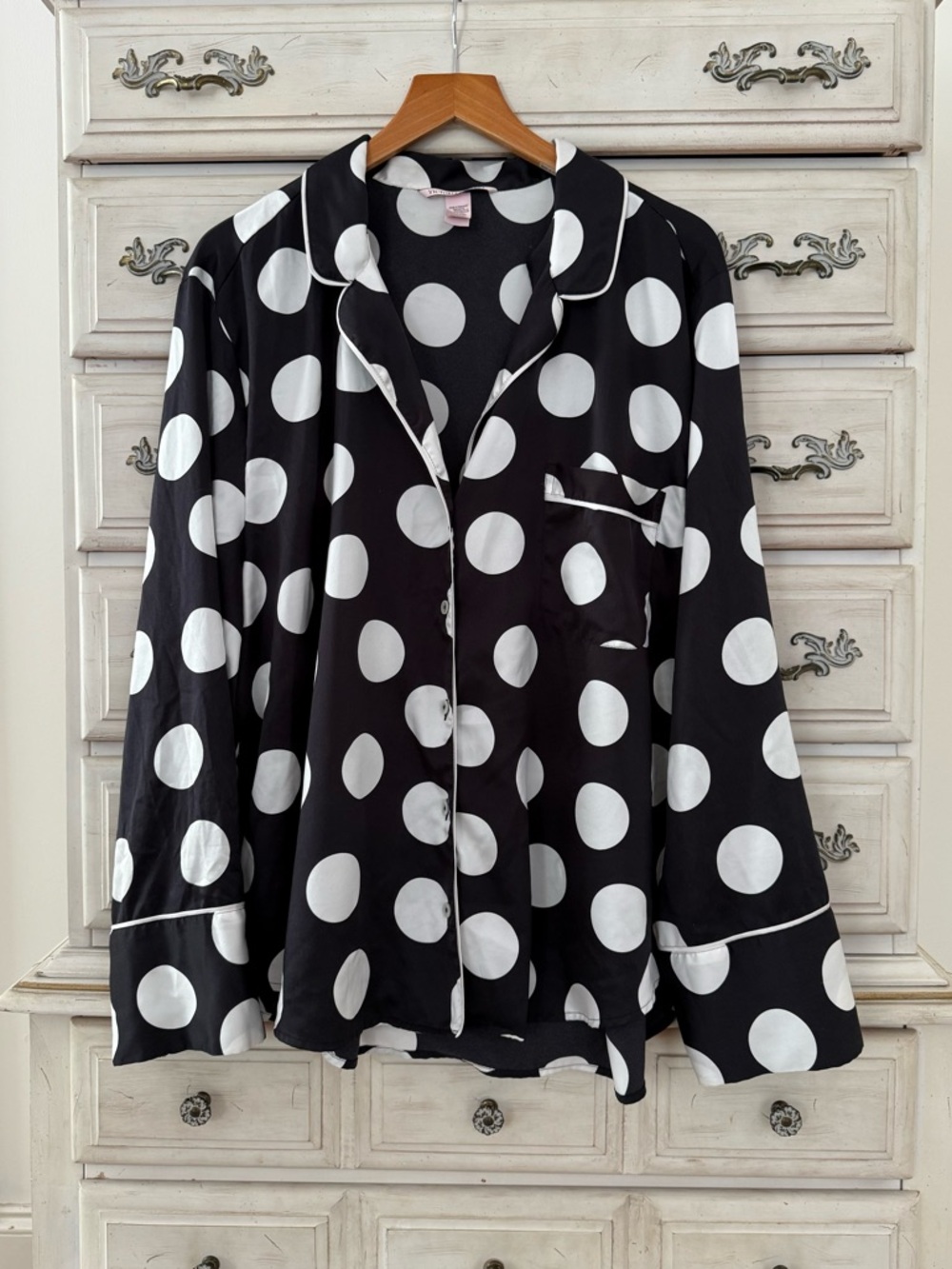 Victoria’s Secret Black Polka Dot Satin Pajama Set - Picture 3 of 10